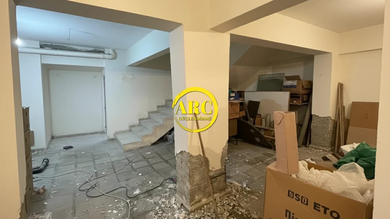 Karbon fiber güçlendirme öncesi hasarlı kolon